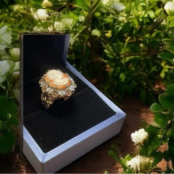 Authentic Carved Shell Cameo Ring Set in Sterling & 18kt Vermeil  NWB   size 5 - Picture 8 of 13